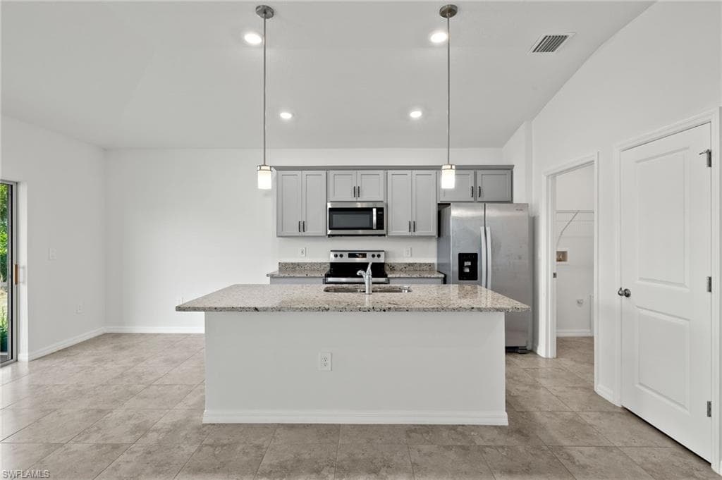 858 Rue Labeau CIR-2
