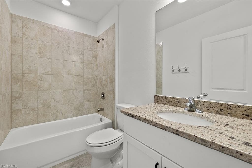 858 Rue Labeau CIR-10