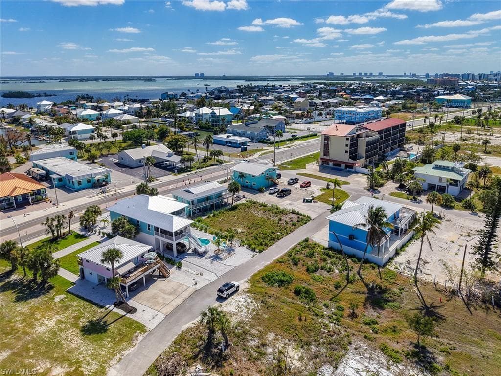 6081 Shelby LN-13