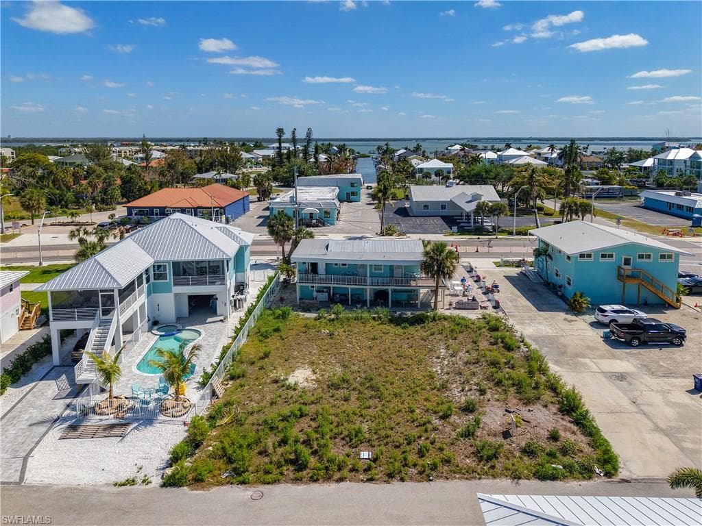 6081 Shelby LN-17