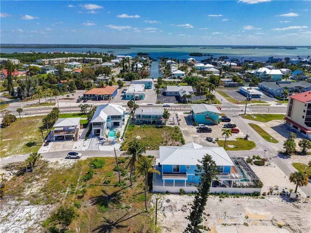 6081 Shelby LN-14