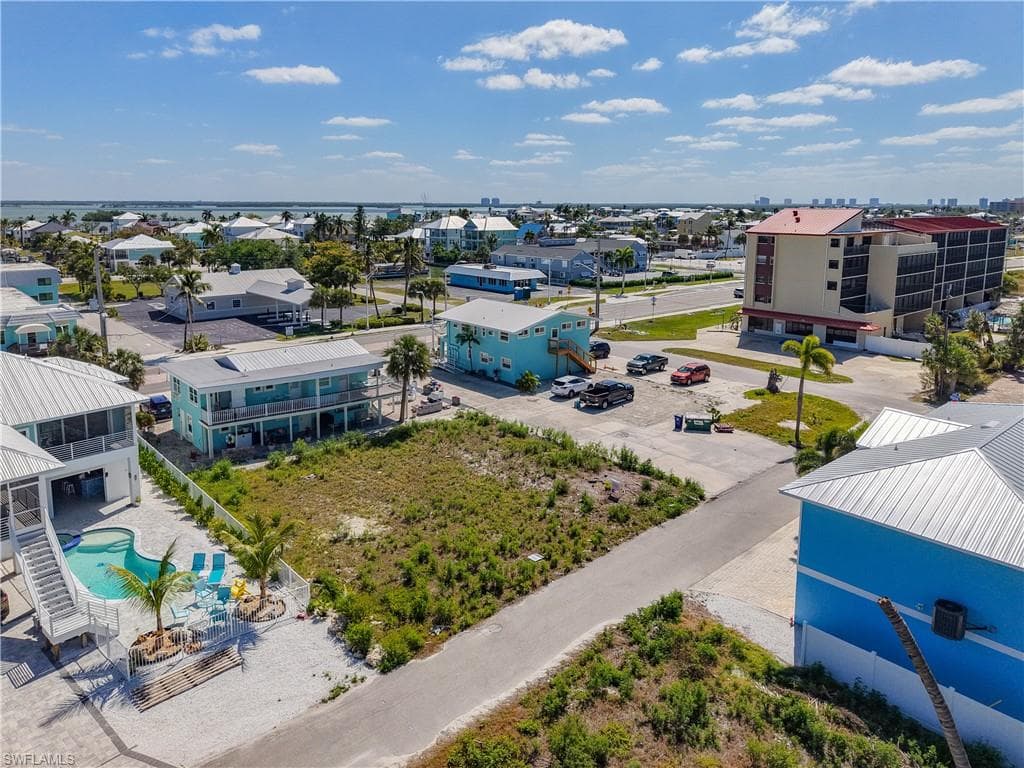 6081 Shelby LN-18