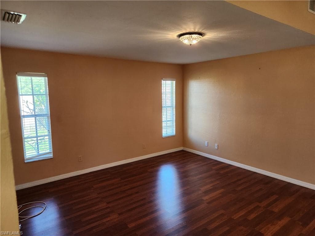 132 Dania CIR-8