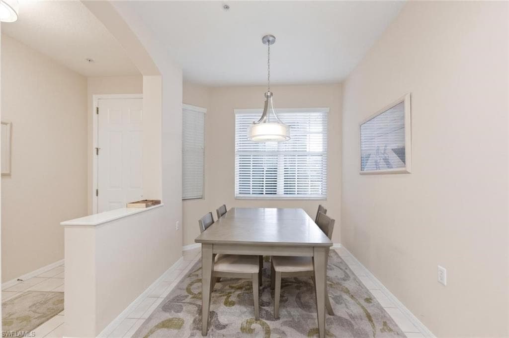 4873 Hampshire CT 104-7