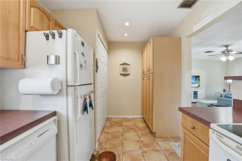 4289 Island CIR 1-17