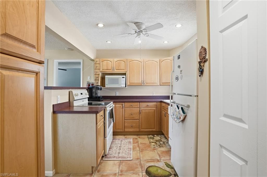4289 Island CIR 1-16