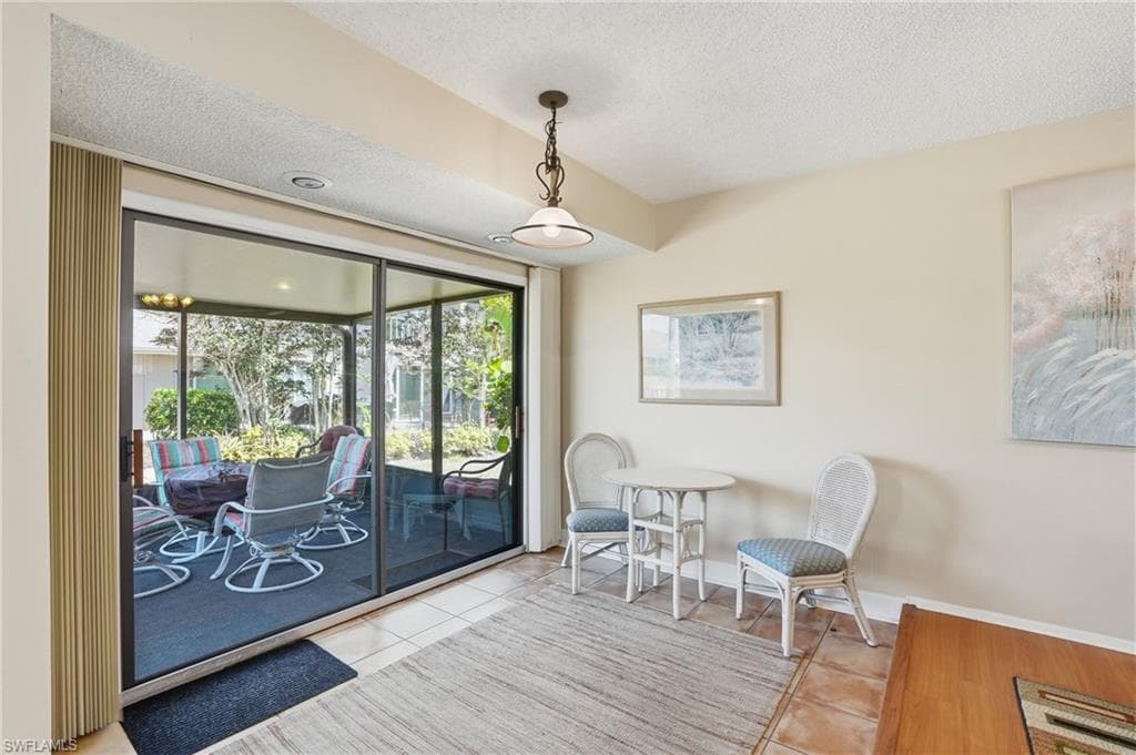 4289 Island CIR 1-12