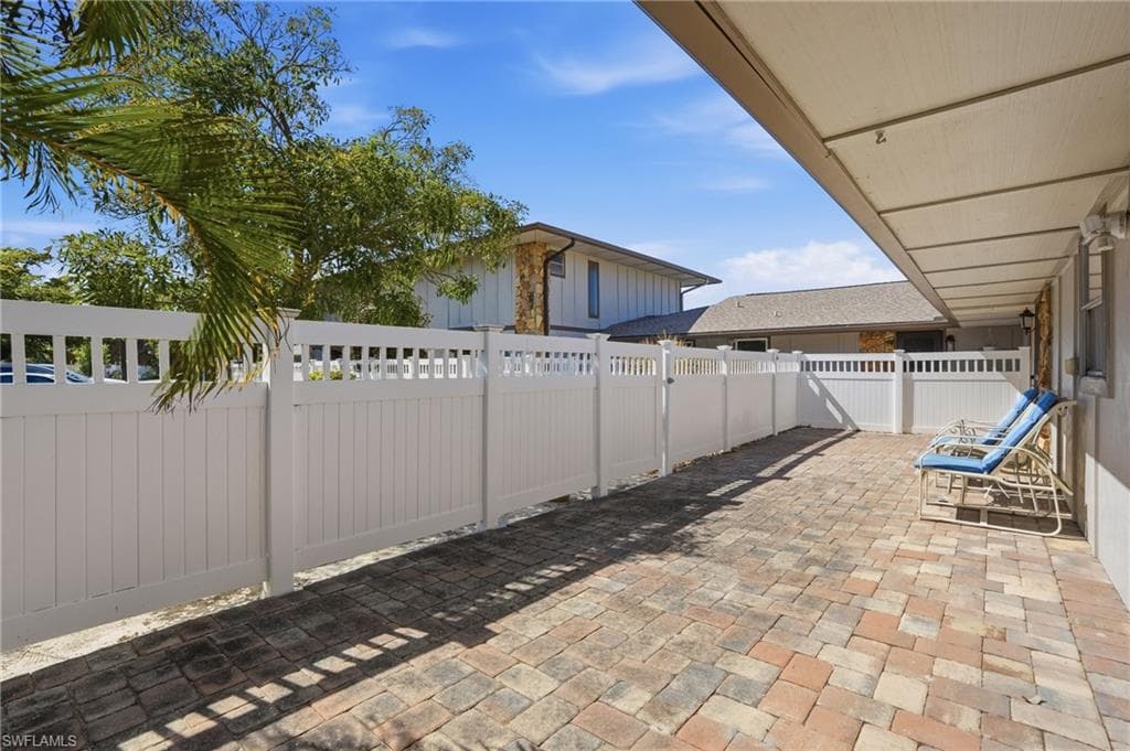 4289 Island CIR 1-5