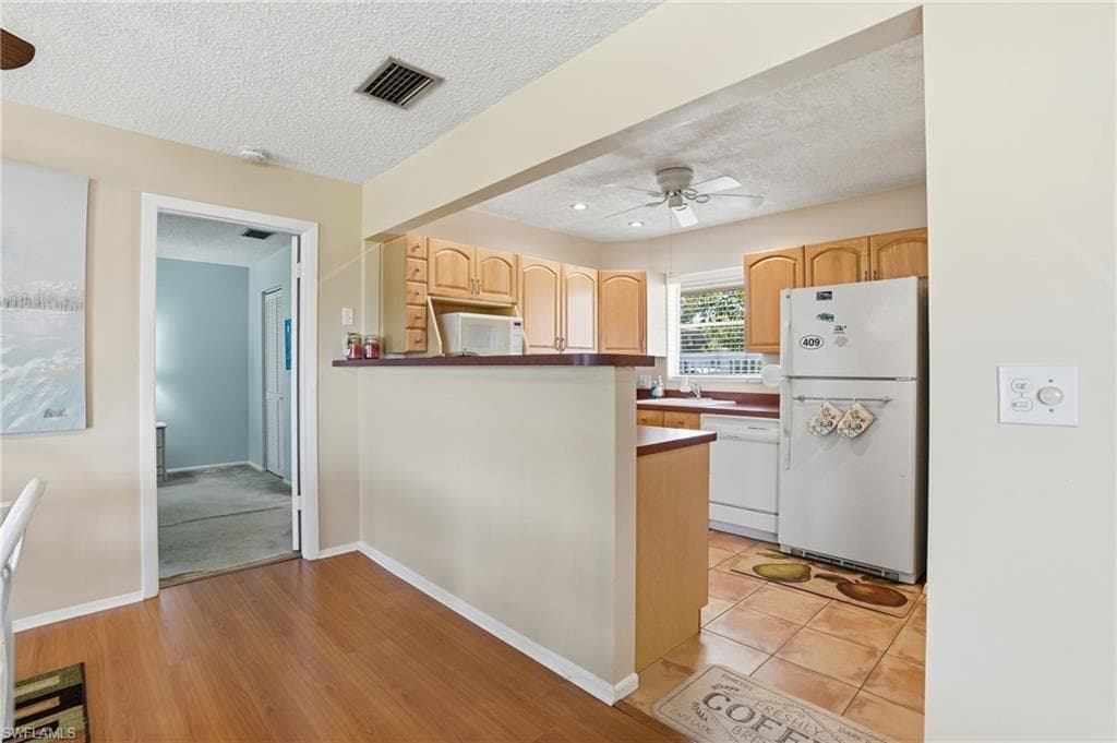 4289 Island CIR 1-14