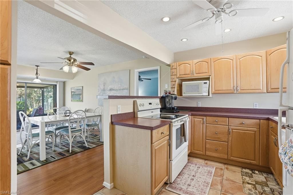4289 Island CIR 1-15