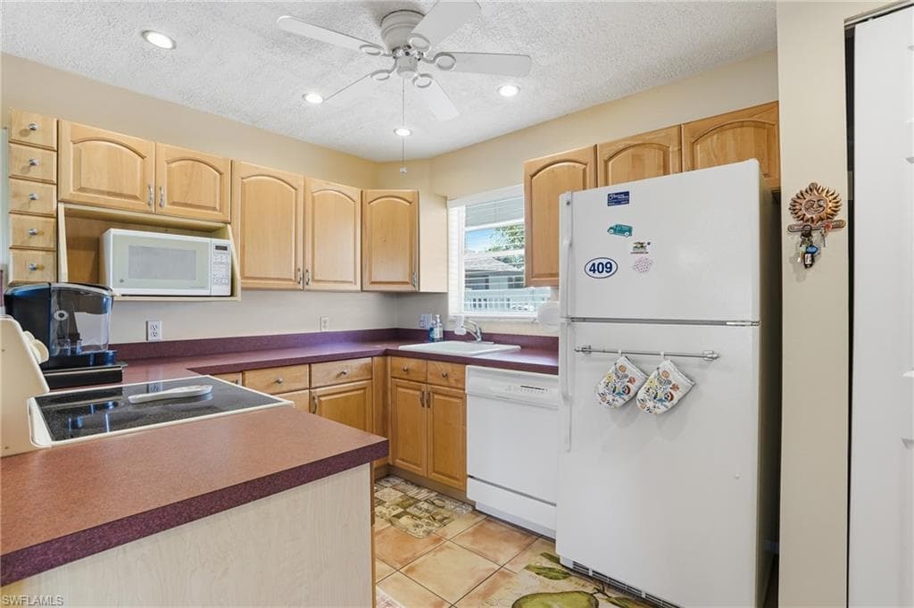 4289 Island CIR 1-4