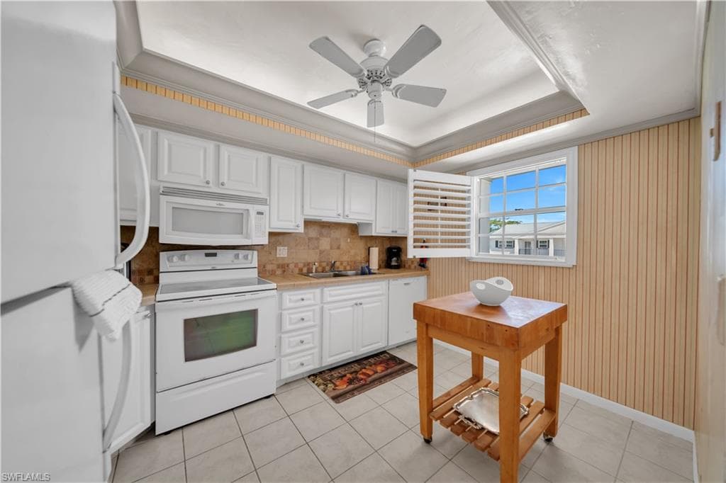 8741 Lueck LN 5-7