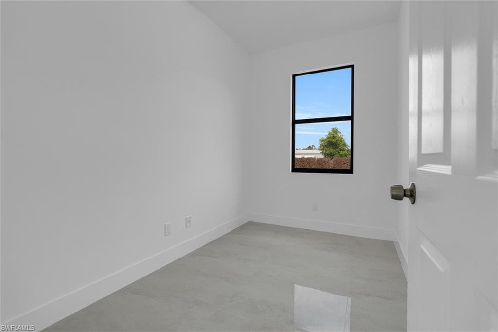 584 Genoa AVE S-18