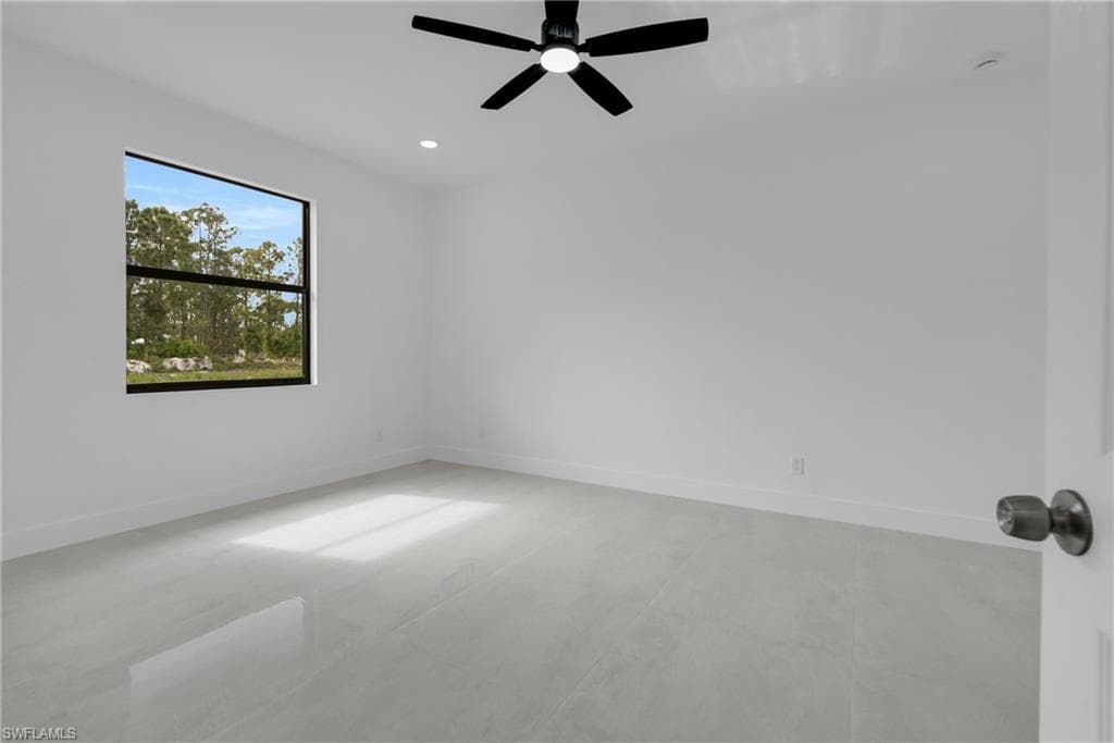 584 Genoa AVE S-15