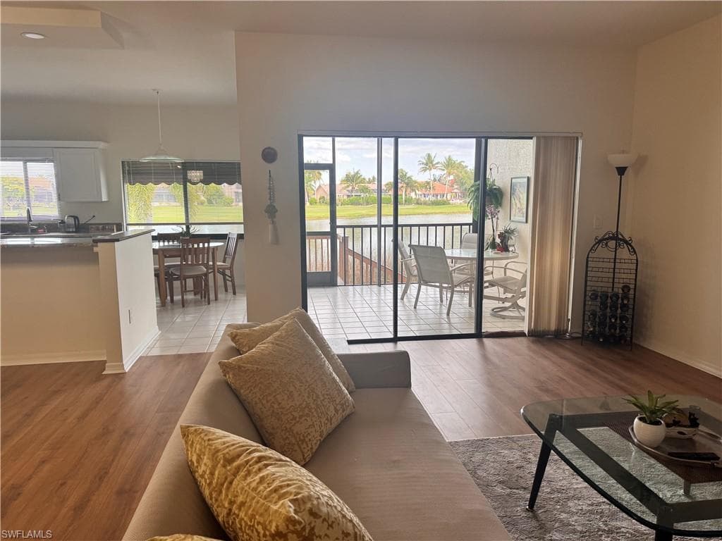 16551 Heron Coach WAY 302-22