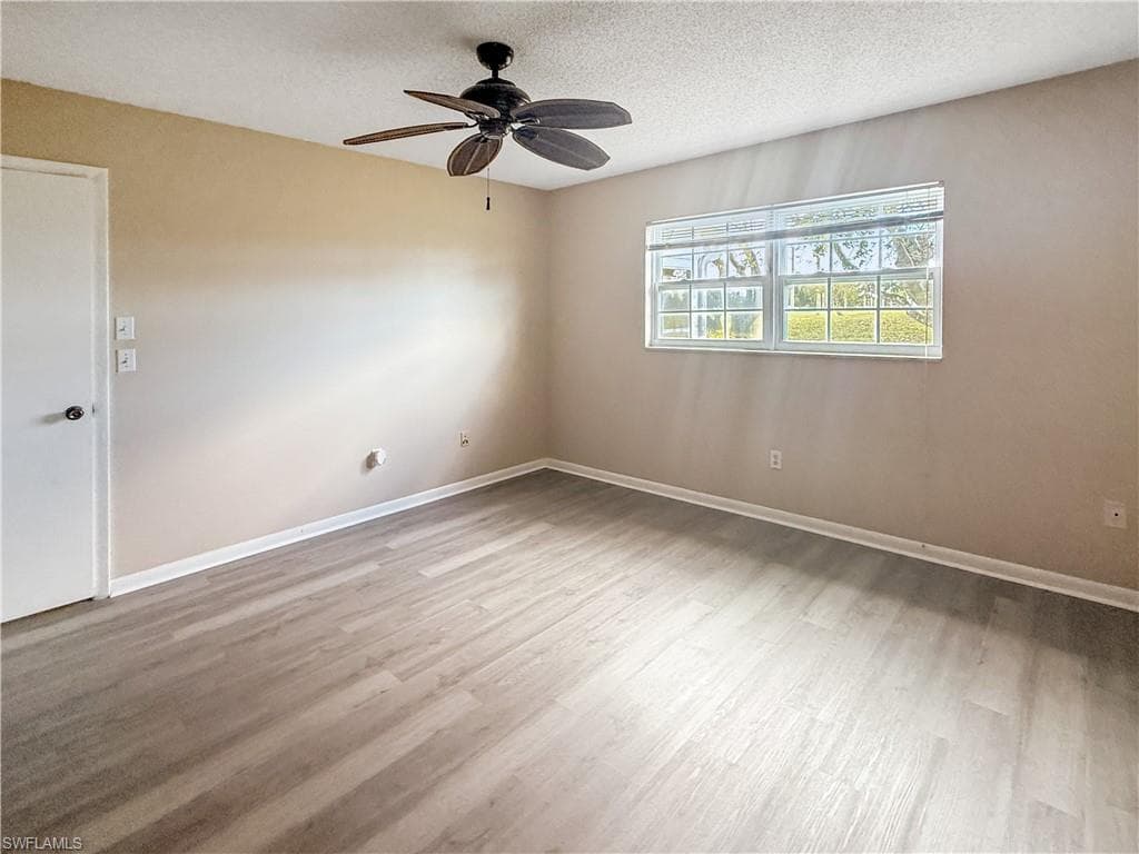 1398 Myerlee Country Club BLVD-16
