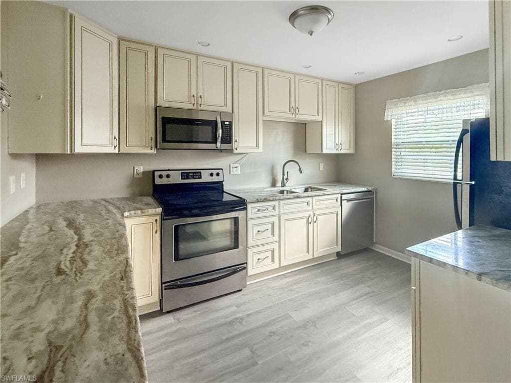 1398 Myerlee Country Club BLVD-5