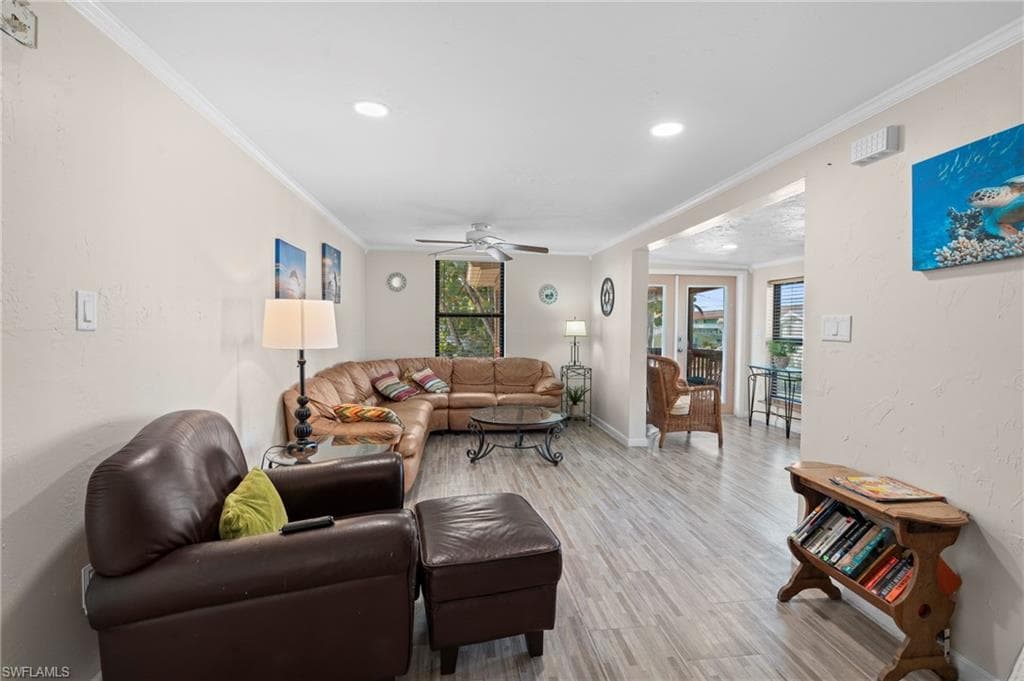 210 Miramar ST-10