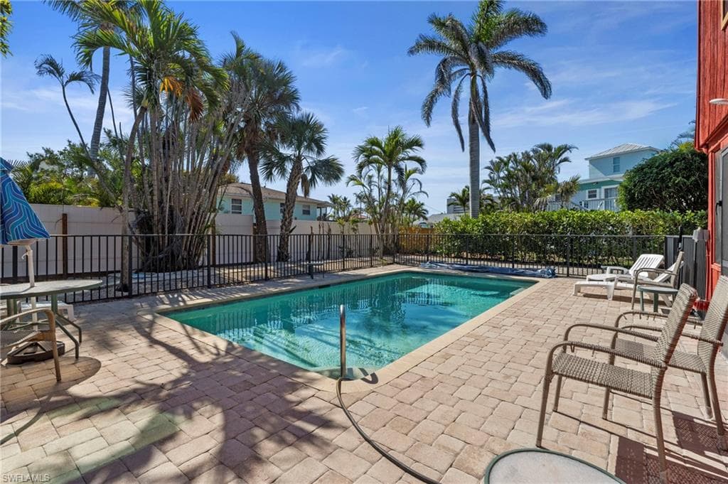 210 Miramar ST-4