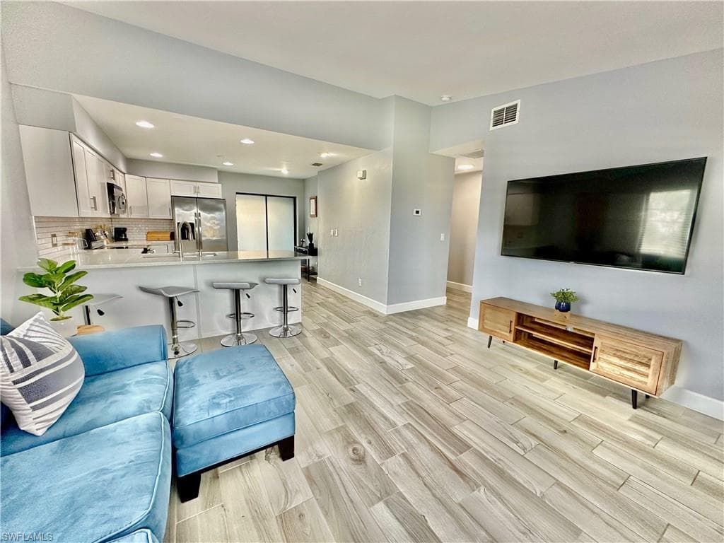 4903 Vincennes ST 210-2