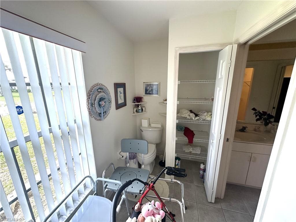 2409 Del Ray PL-20