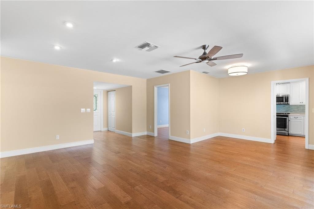 1036 Lake Shore CT-11
