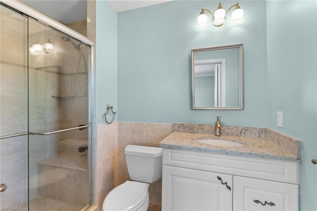 1036 Lake Shore CT-19