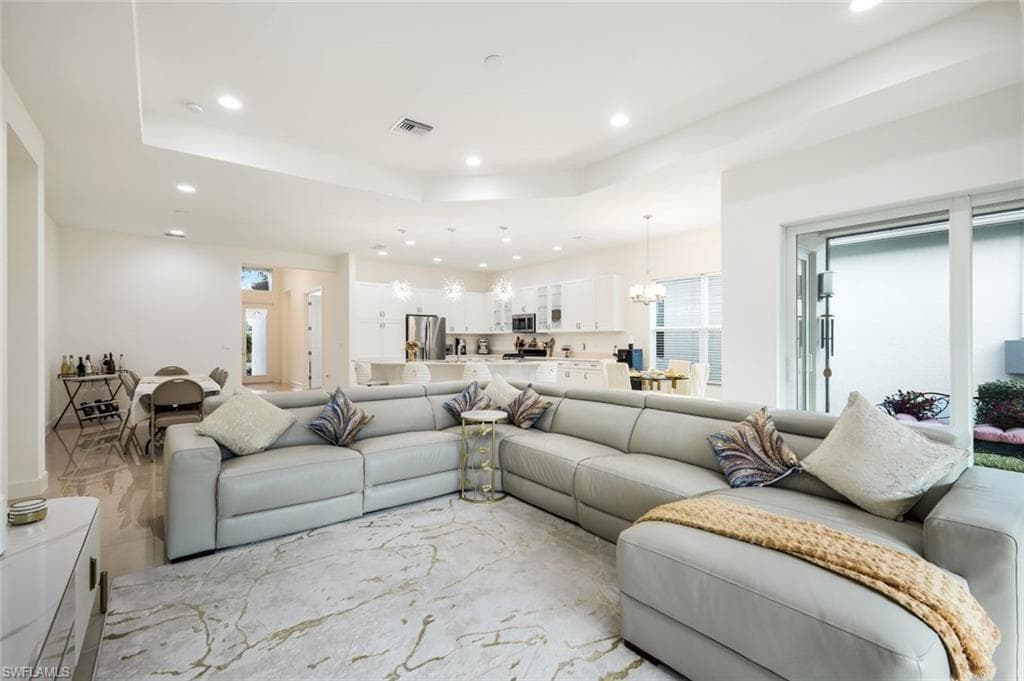 28604 Moraga LN-22