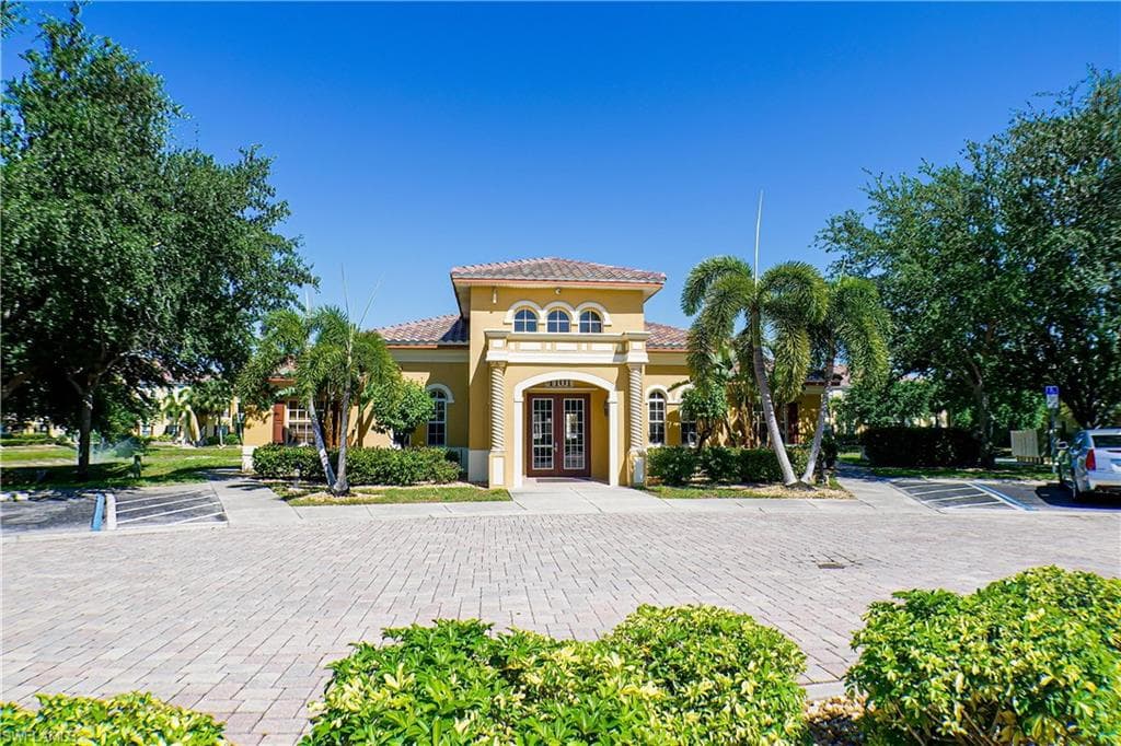4113 residence DR 211-2