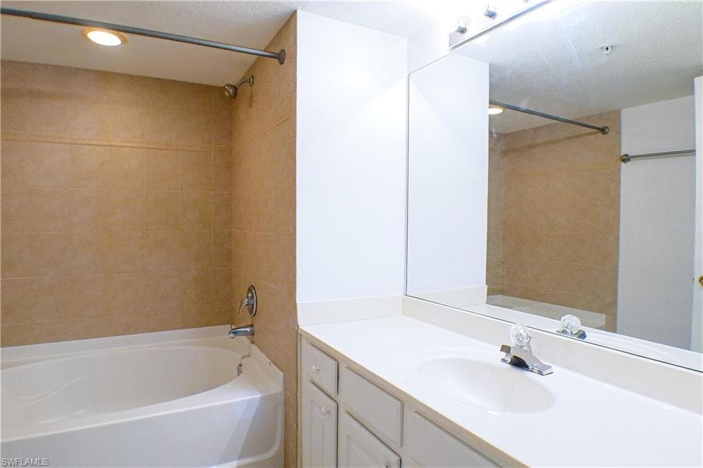 4113 residence DR 211-16