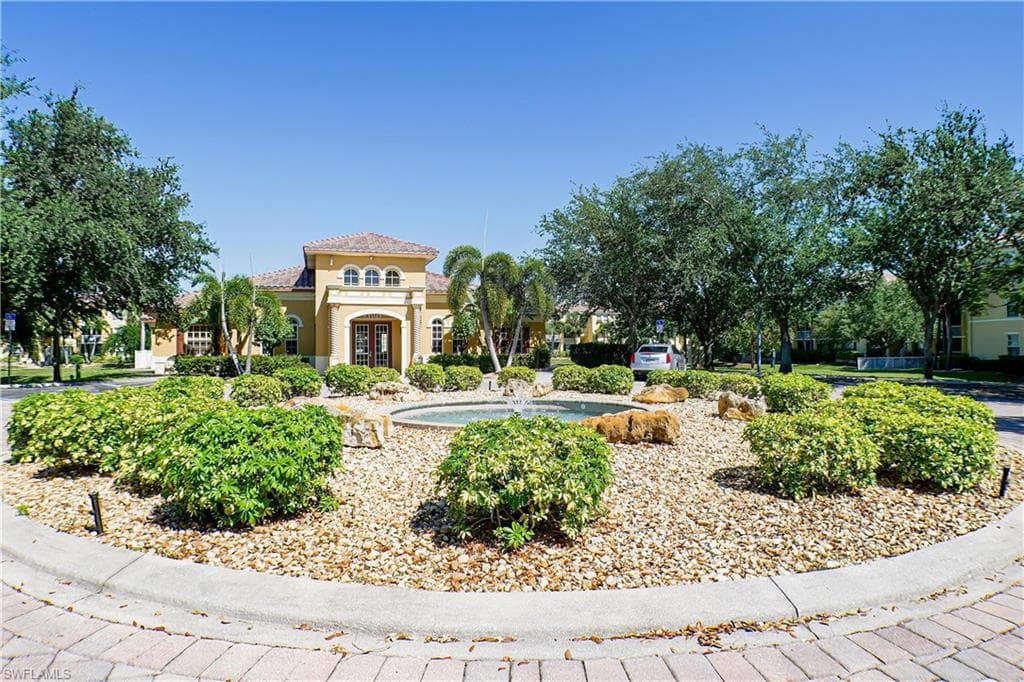 4113 residence DR 211-1