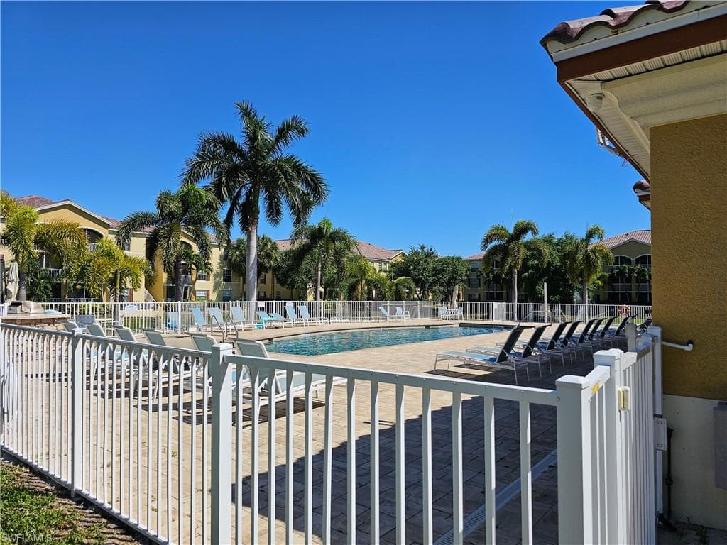 4113 residence DR 211-21