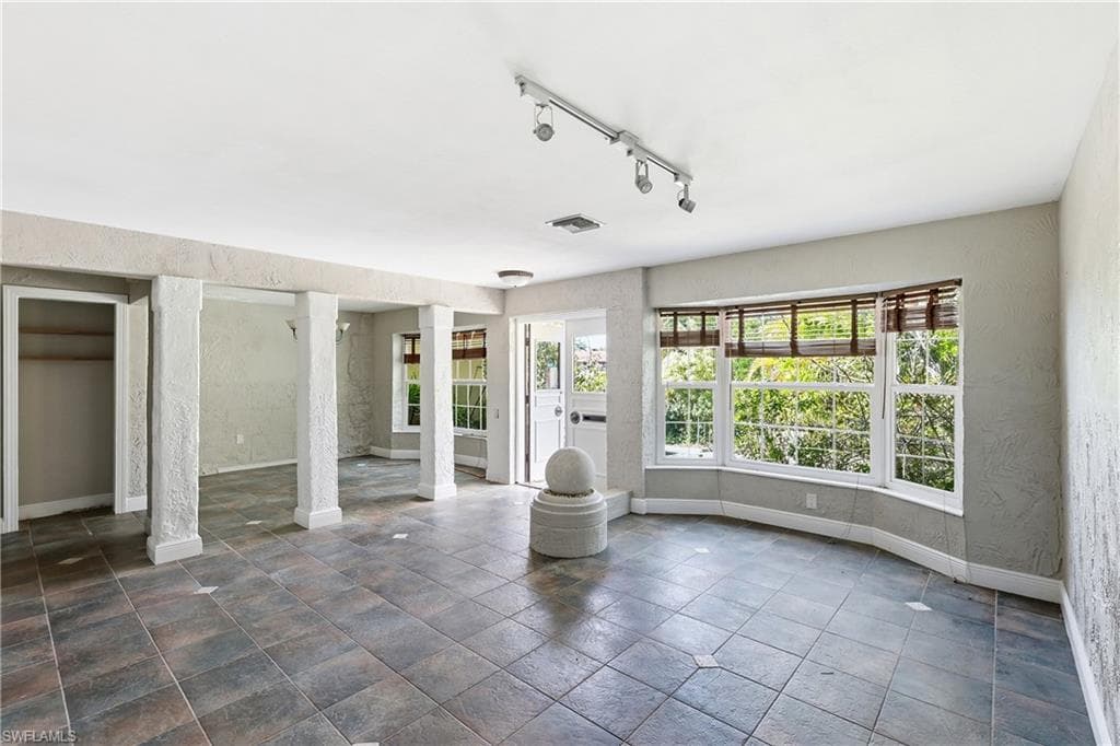 2204 Channel WAY-11