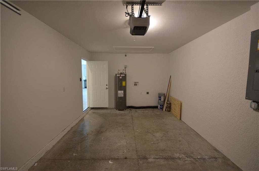 2225 Carver AVE-3
