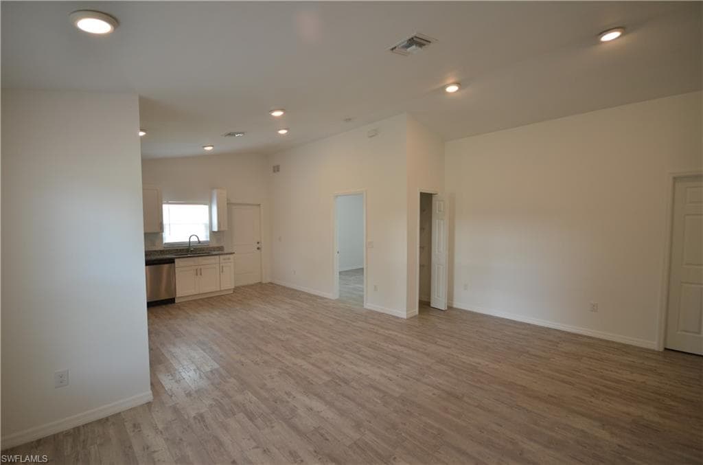 2225 Carver AVE-10