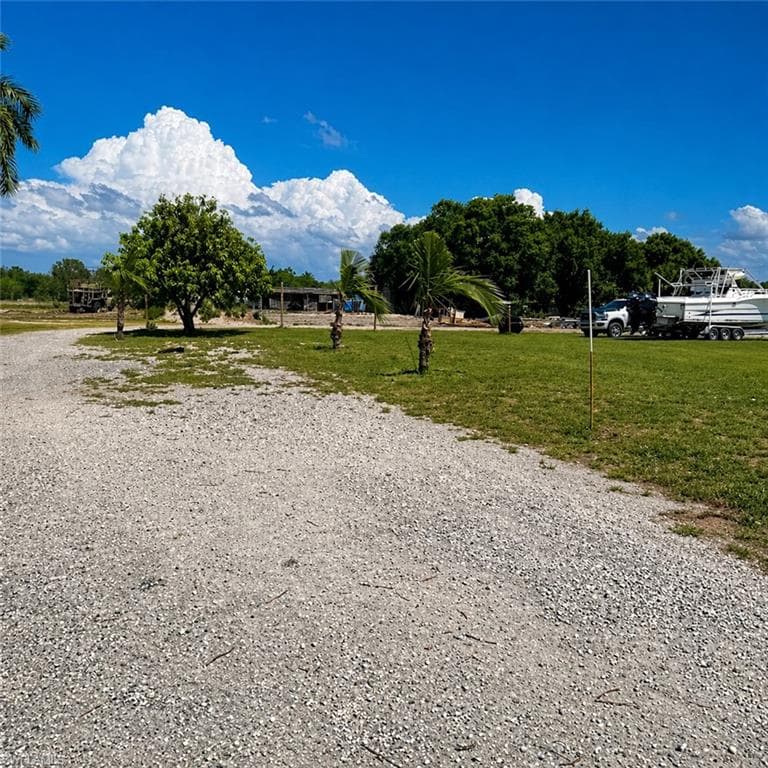 7850 Friendship LN-17