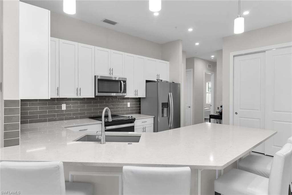 268 Indies DR E 202-2