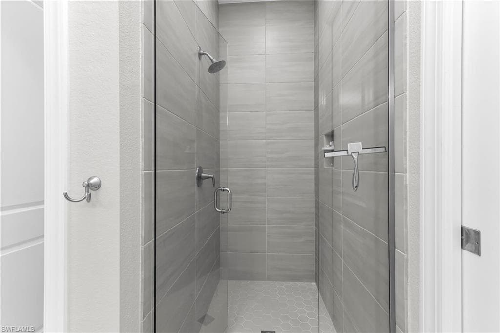 268 Indies DR E 202-16