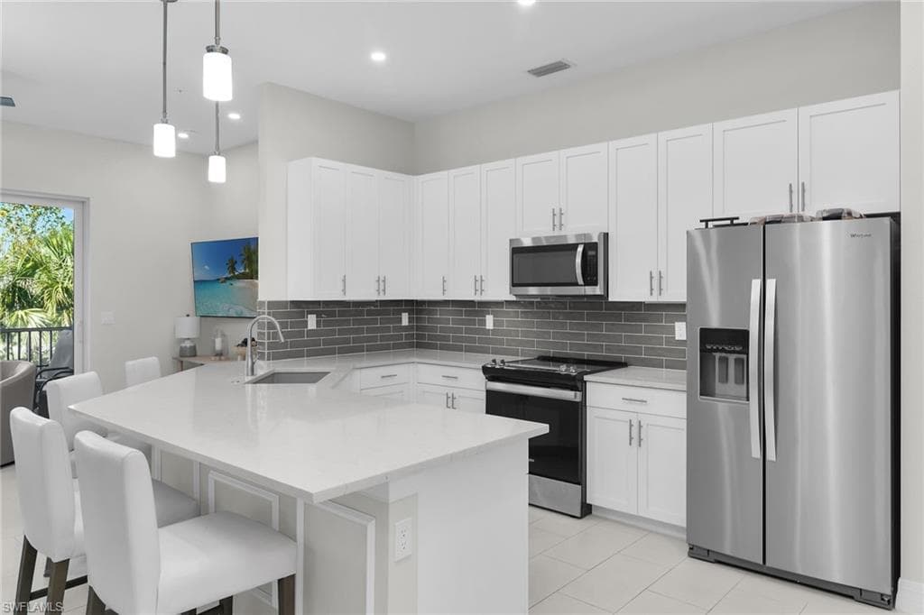 268 Indies DR E 202-1
