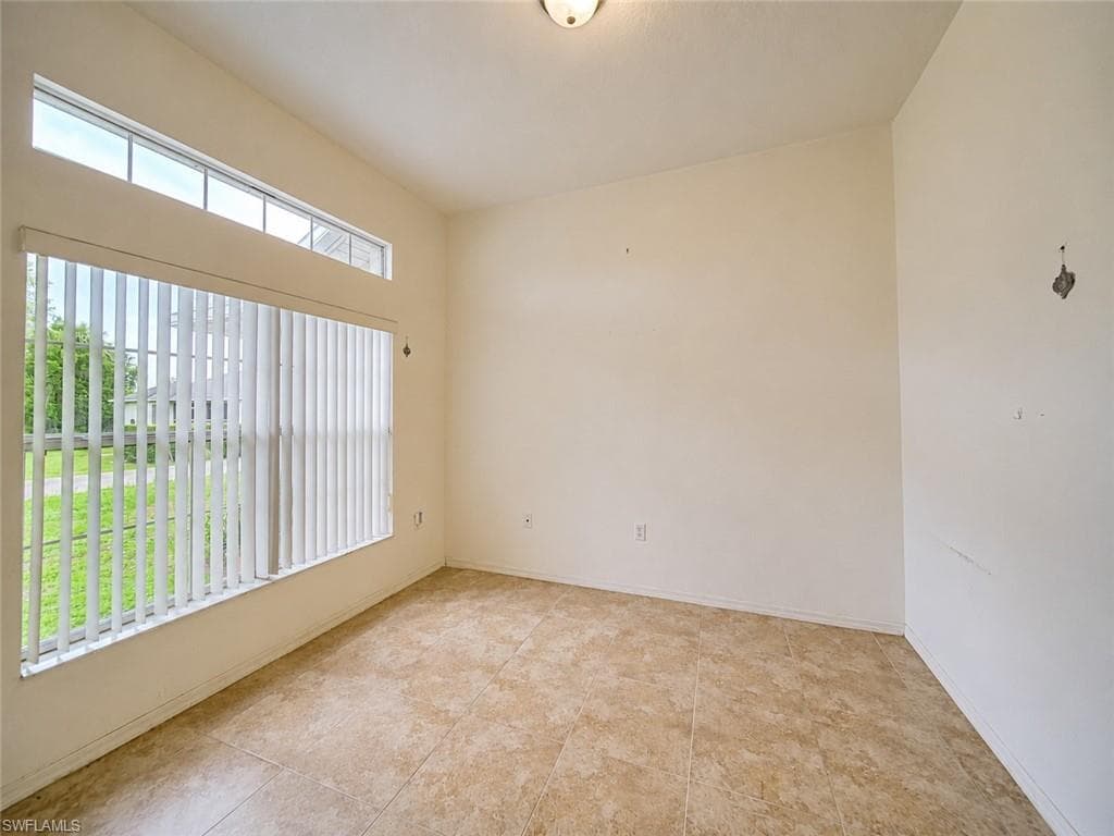 20 Hampton AVE-10