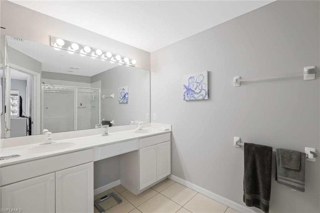 836 Hampton CIR 171-15