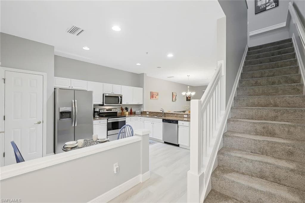 836 Hampton CIR 171-8