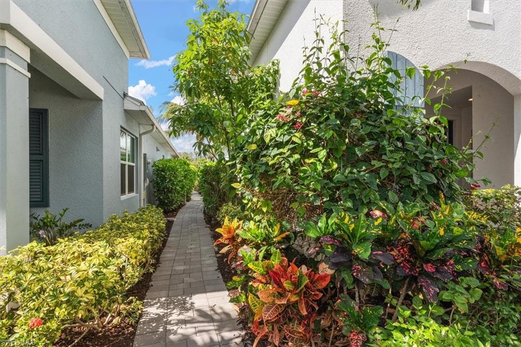 2302 Marquesa CIR-24