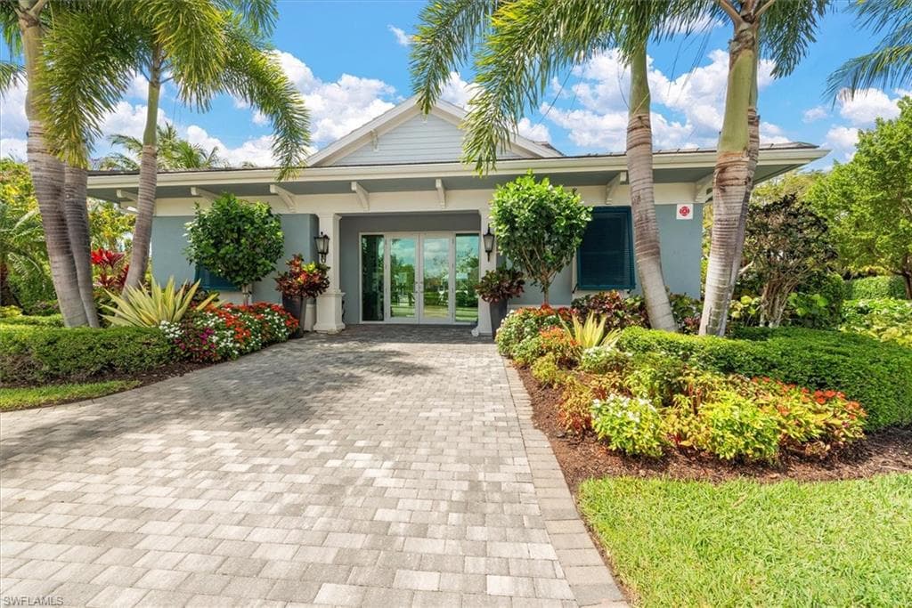 2302 Marquesa CIR-40