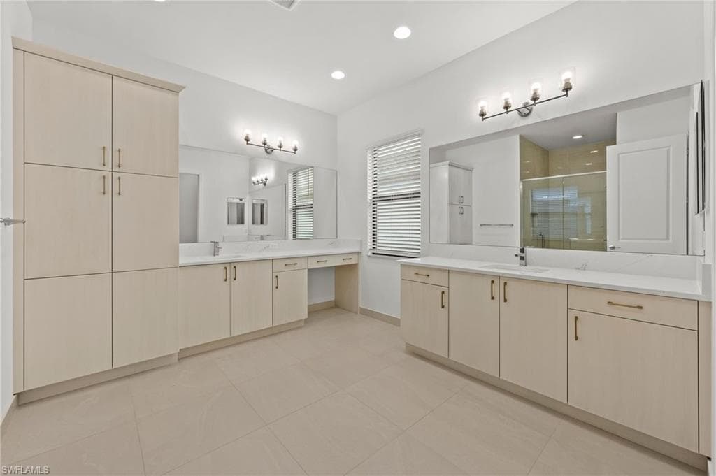 14313 Hogarth PL-17