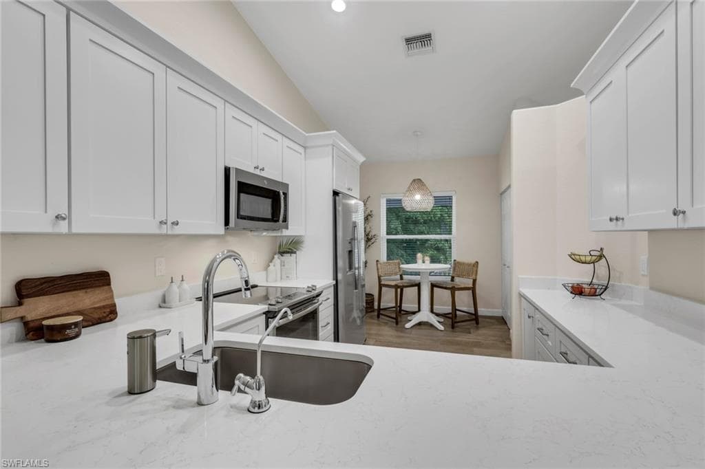 1215 Sarah Jean CIR J205-7