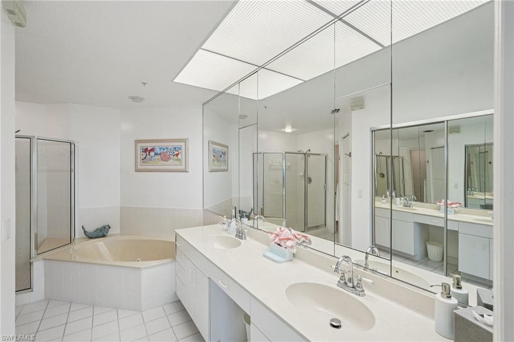 260 Barefoot Beach BLVD 302-16