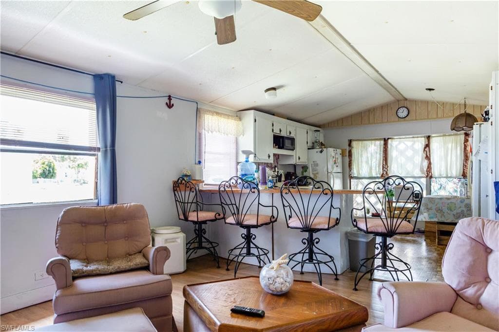 7784 Raymary ST-4