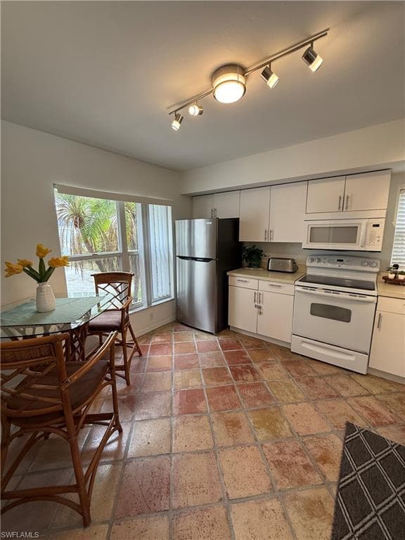 15009 Cloverdale DR-8