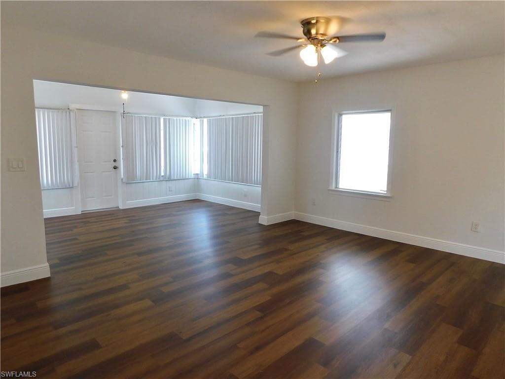 287 Poe AVE-6
